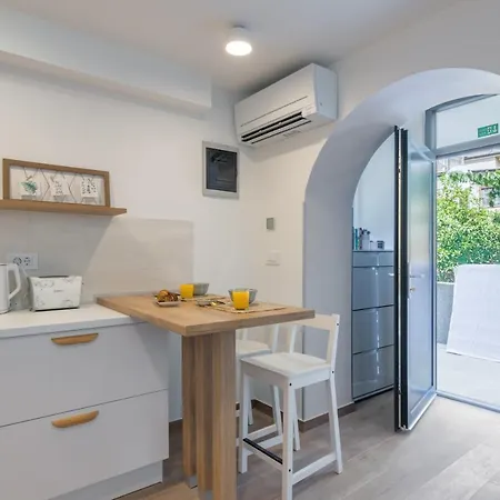 Norah With Private Parking * Pula