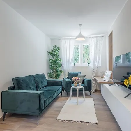 Norah With Private Parking *