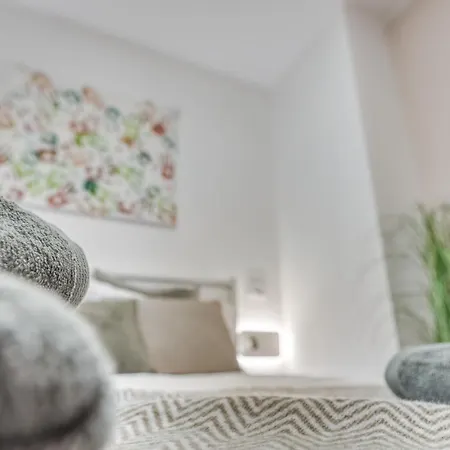 Norah With Private Parking *