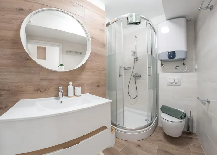 Norah With Private Parking Daire *