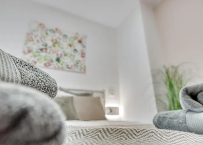 Norah With Private Parking *