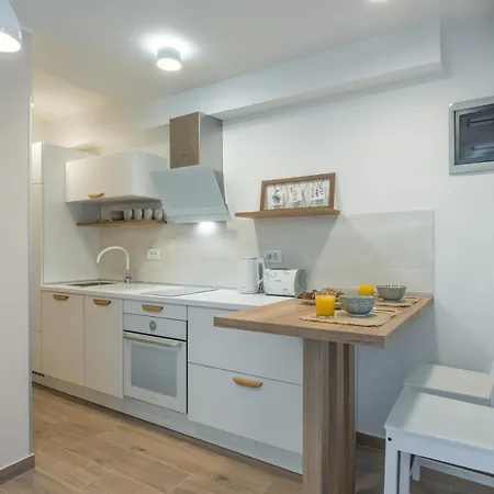 Norah With Private Parking *